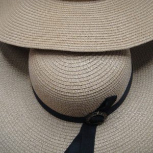 lady's hat w/Ribbon
